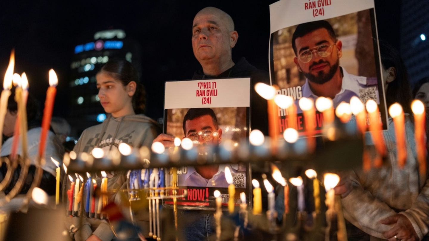 Gedenken an Ran Gvili auf dem Platz der Geiseln in Tel Aviv