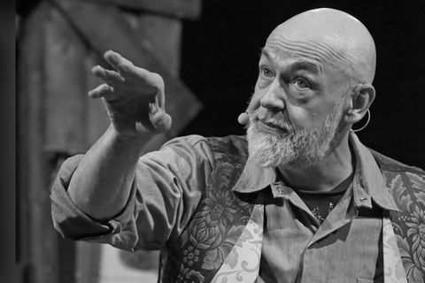 Gerd Knebel, bekannt als eine Hälfte von Badesalz, ist mit 72 Jahren an Krebs gestorben.