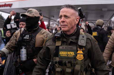 Gregory Bovino, Leiter der Grenzpatrouille, sieht die ICE-Beamten als die wahren Opfer