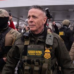 Gregory Bovino, Leiter der Grenzpatrouille, sieht die ICE-Beamten als die wahren Opfer