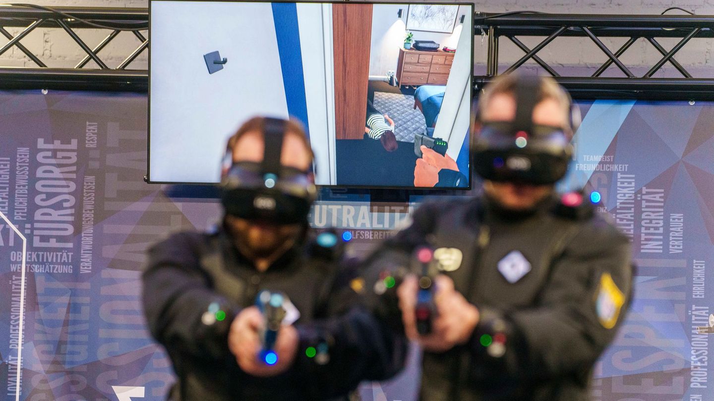 Im Virtual Reality Trainingslager der Hessischen Hochschule für öffentliches Management und Sicherheit können Polizisten mithilf