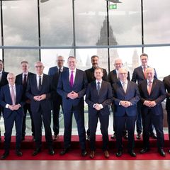 Von vielen Ministerpräsidentenkollegen bekommt Reiner Haseloff Würdigungen. (Archivbild) Foto: Boris Roessler/dpa