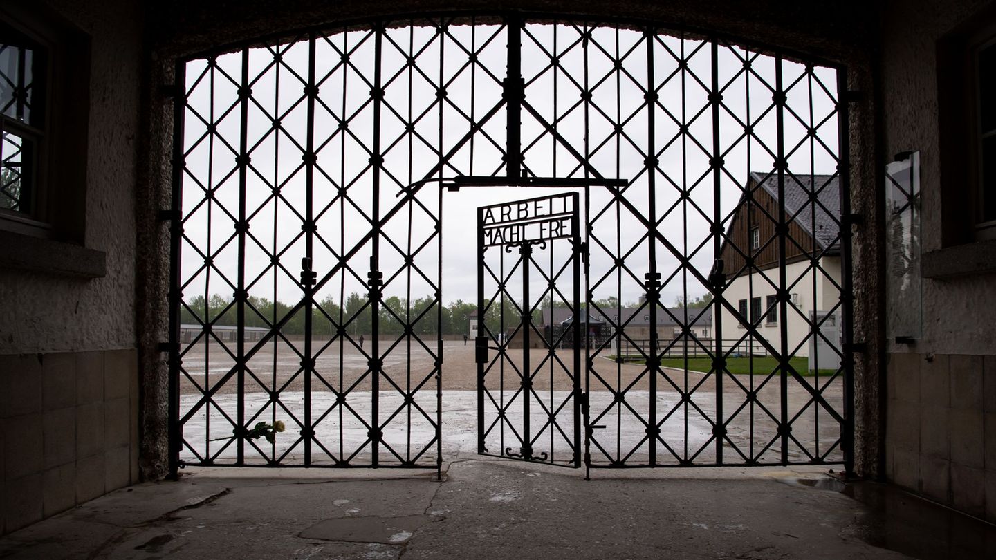 An den Orten des Grauens während des Nationalsozialismus wie hier in Dachau wurden Gedenkstätten errichtet. (Archivbild) Foto: S