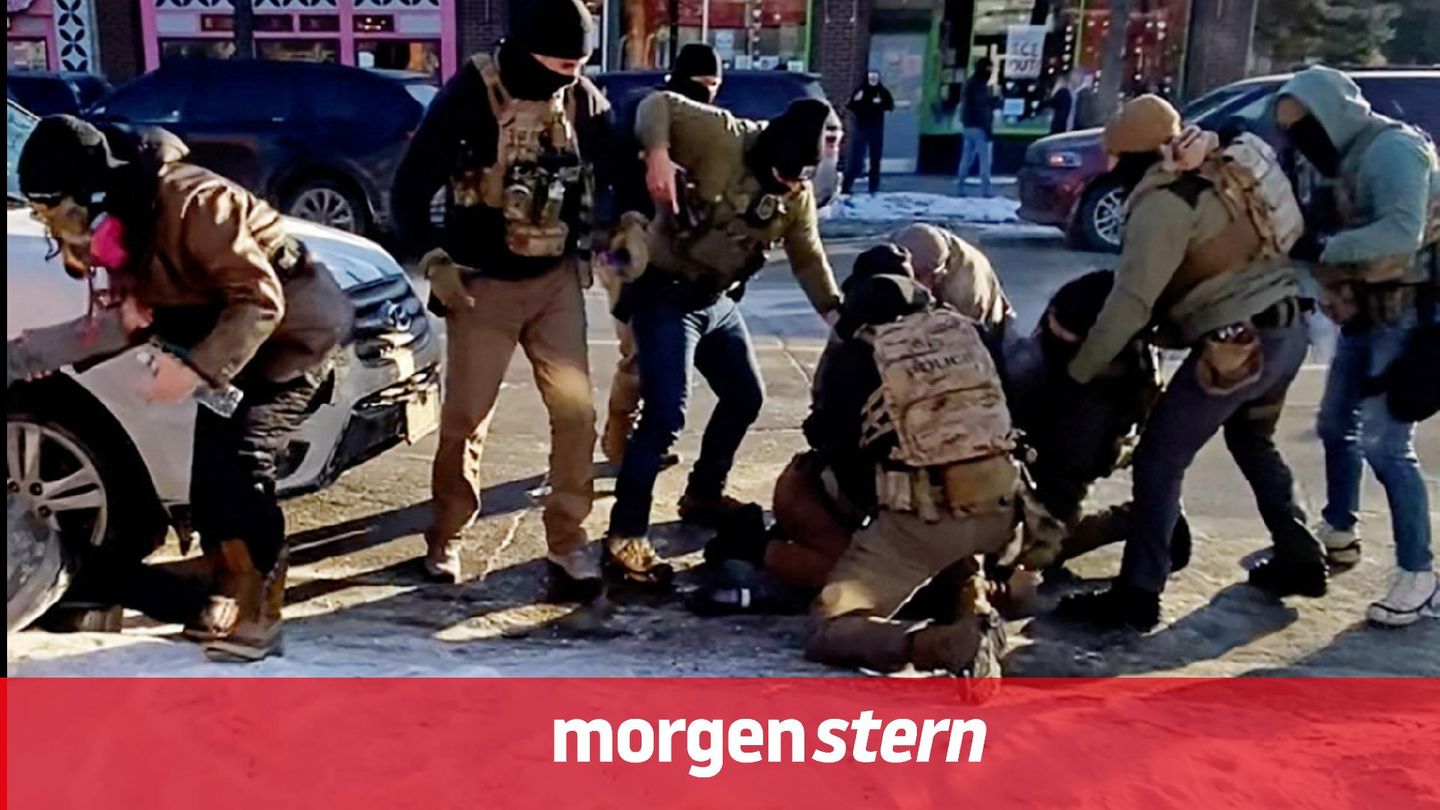 Ein Screenshot aus einem Handyvideo zeigt Alex Pretti am Boden, wenige Momente, bevor ICE-Beamte auf ihn schossen