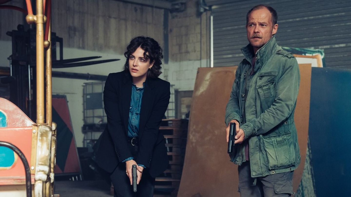 "Die Toten vom Bodensee: Schicksalsrad": Mara Eisler (Anna Werner Friedmann) und Micha Oberländer (Matthias Koeberlin) suchen