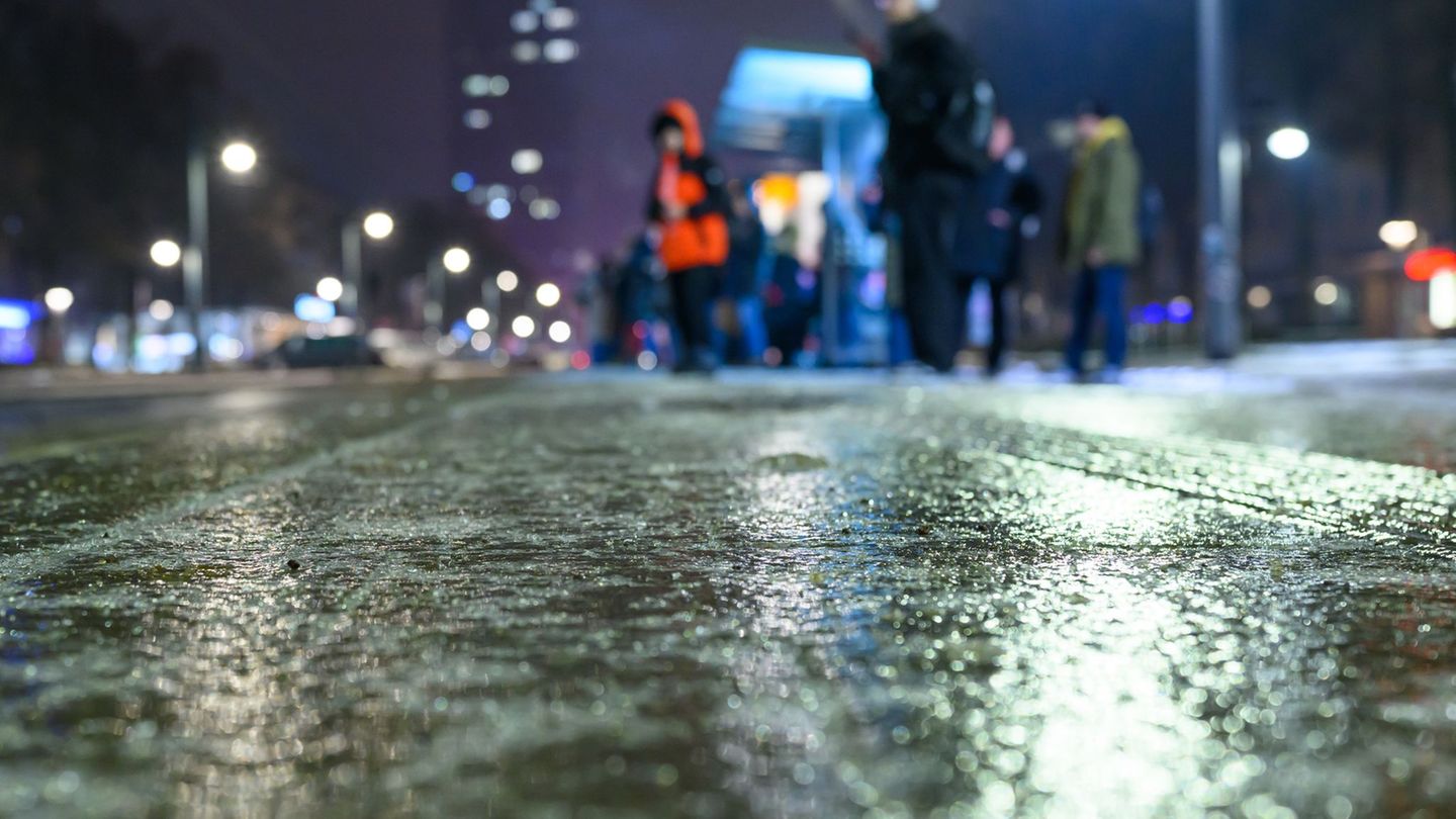 Auch in Brandenburg wird vor starker Glätte gewarnt. (Archivbild) Foto: Patrick Pleul/dpa