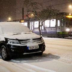 Der Landkreis Stendal stellt den öffentlichen Personennahverkehr ein. (Symbolbild) Foto: Julian Stratenschulte/dpa