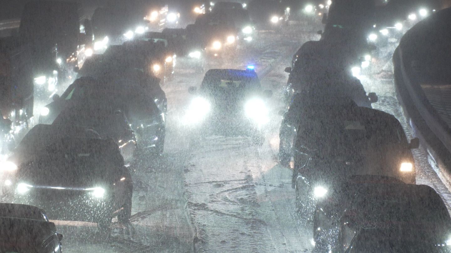 Am Morgen ist in manchen Regionen Baden-Württembergs der Verkehr ausgebremst. Foto: Enrique Kaczor/onw-images/dpa