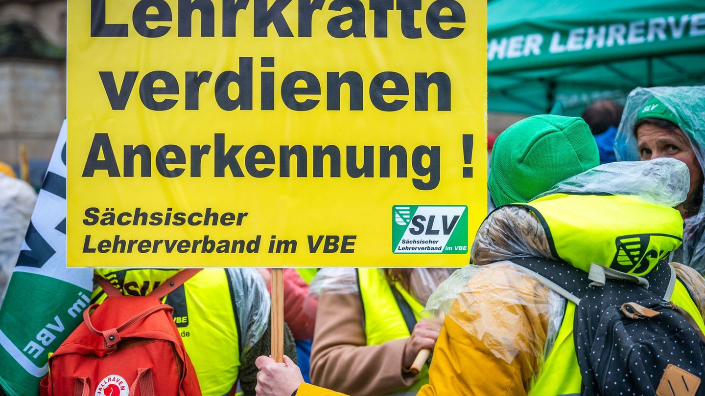 Es gibt einen Warnstreik an Schulen im Raum Zwickau. (Archivbild) Foto: Kristin Schmidt/dpa-Zentralbild/dpa