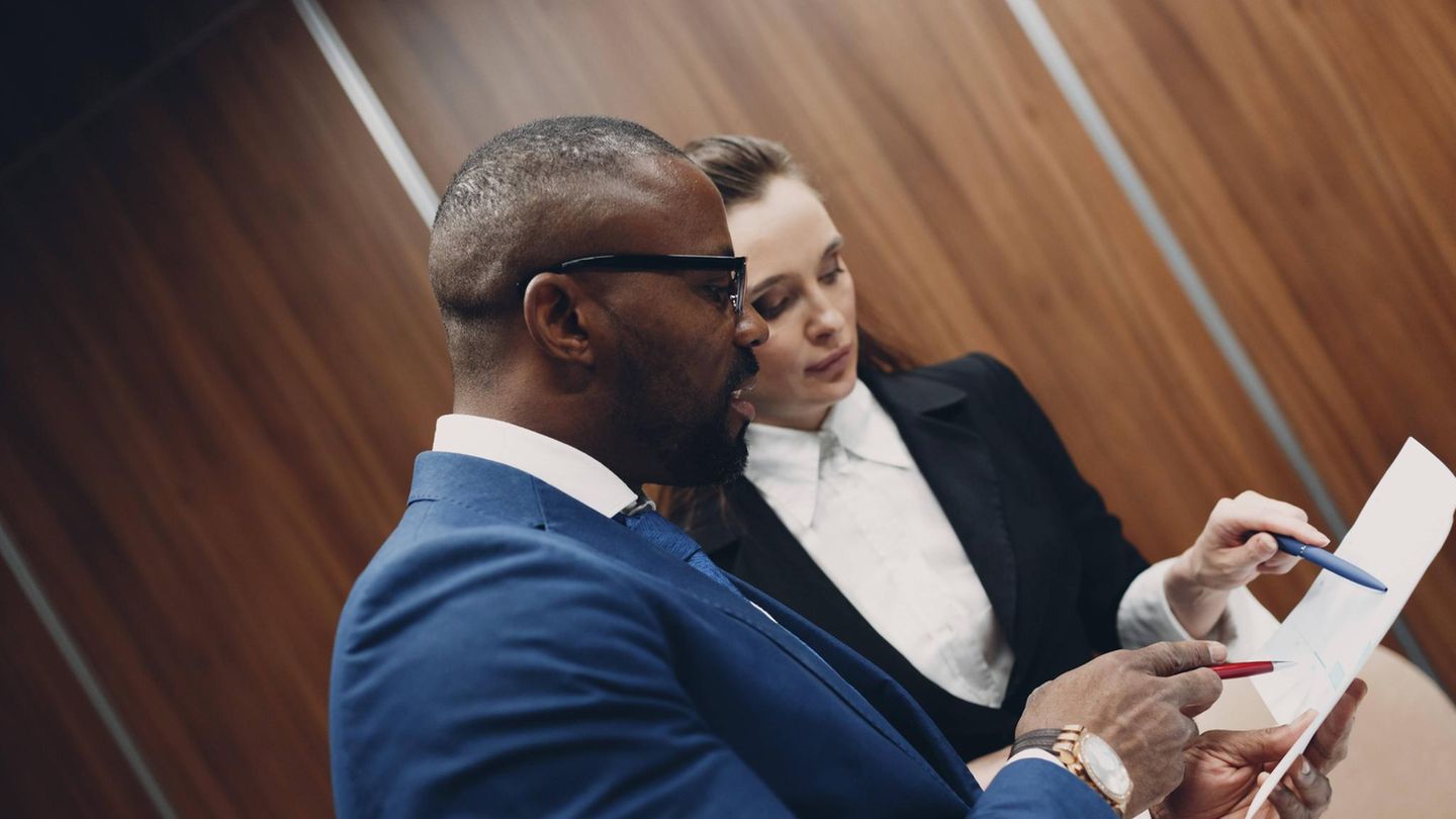 Manager über Vorgesetzte und Mitarbeiter