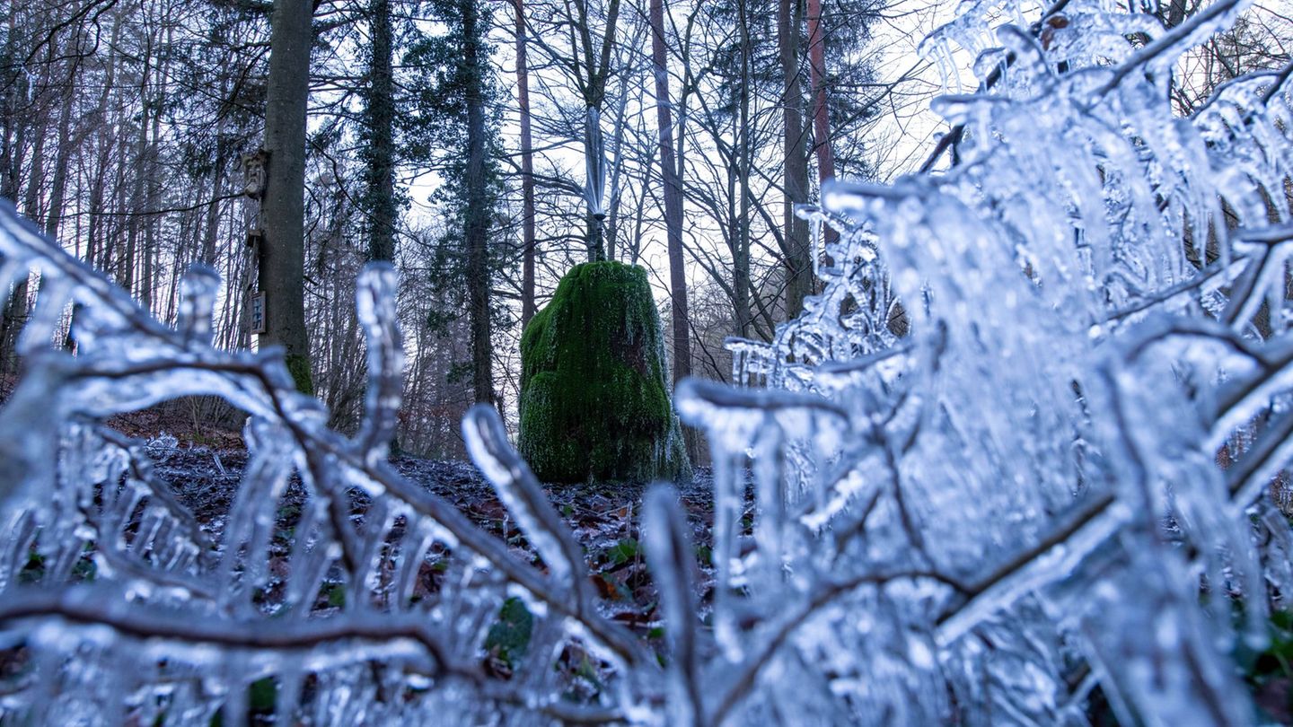 Das Winterwetter sorgt derzeit nicht nur im Verkehr für Beeinträchtigungen. (Symbolbild) Foto: Pia Bayer/dpa