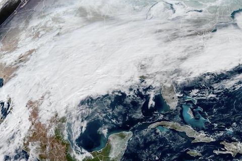 Bild aus dem Weltall von Wintersturm in den USA