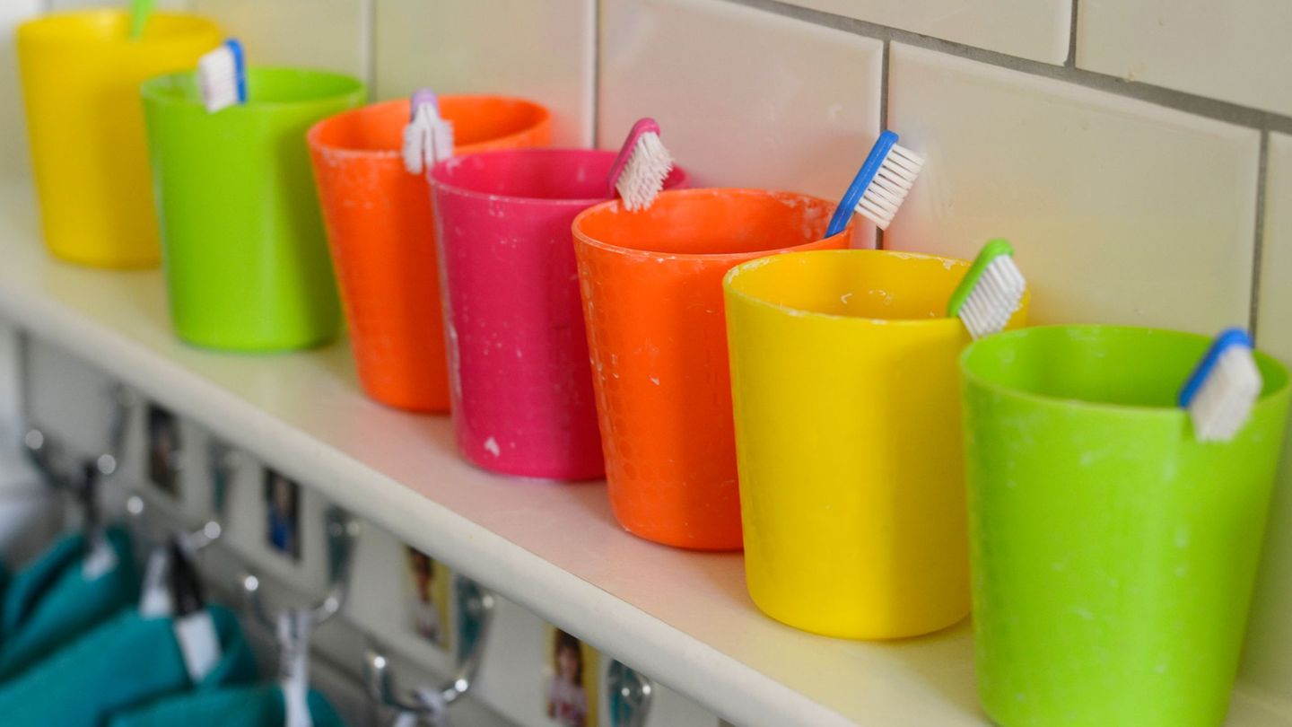 Das Thüringer Gesundheitsministerium wirbt für tägliches Zähneputzen in den Kindergärten (Symbolfoto). Foto: Sonja Marzoner/dpa