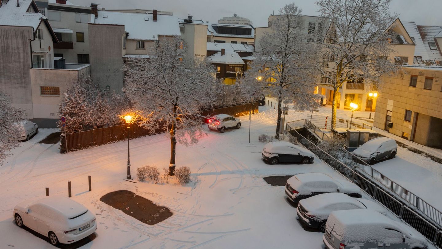 Bei Schneeglätte ist es zu Unfällen gekommen. Foto: Helmut Fricke/dpa