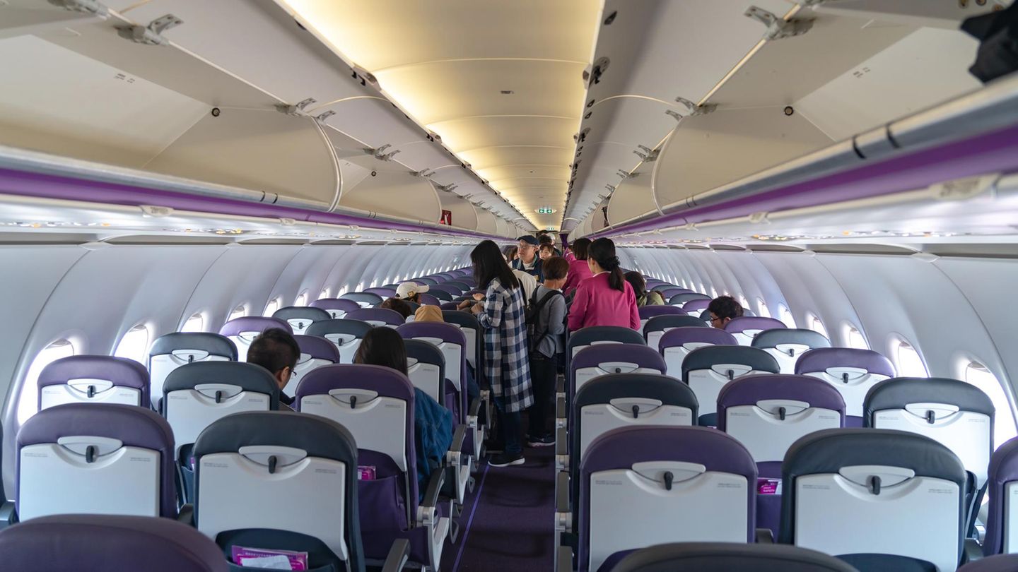 Recaro Flugzeugsitze Peach