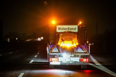 Der Winterdienst in NRW bekommt in den nächsten Tagen noch einmal einiges zu tun. Foto: Christoph Reichwein/dpa