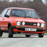 Der VW Golf II GTI ist nicht mehr ganz so kantig wie der Vorgänger
