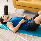 Handynacken: Auf dem Rücken liegend den Kopf heben