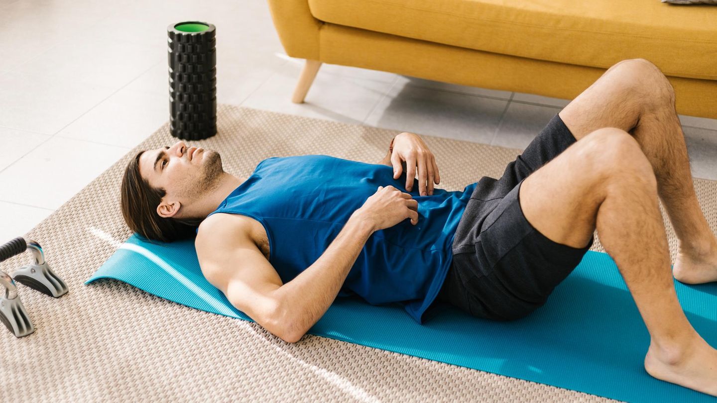 Handynacken: Auf dem Rücken liegend den Kopf heben