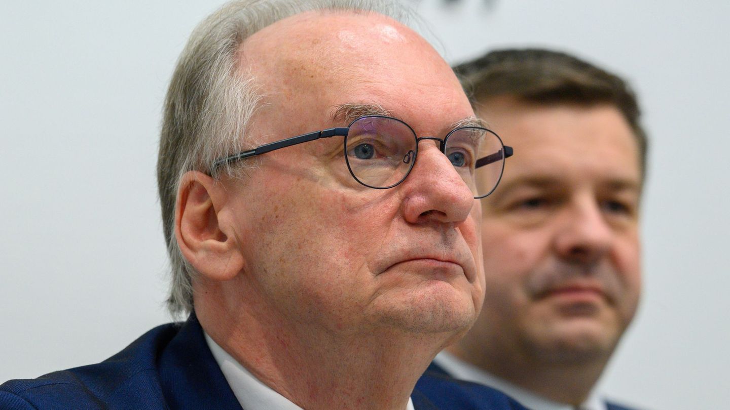 Reiner Haseloff (CDU, links) tritt zurück, Sven Schulze (CDU) soll übernehmen. (Archivbild) Foto: Klaus-Dietmar Gabbert/dpa