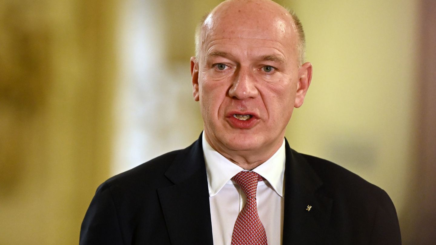 Viele Berliner blicken kritisch auf die Arbeit des Regierenden Bürgermeisters Kai Wegner. (Archivfoto) Foto: Lilli Förter/dpa