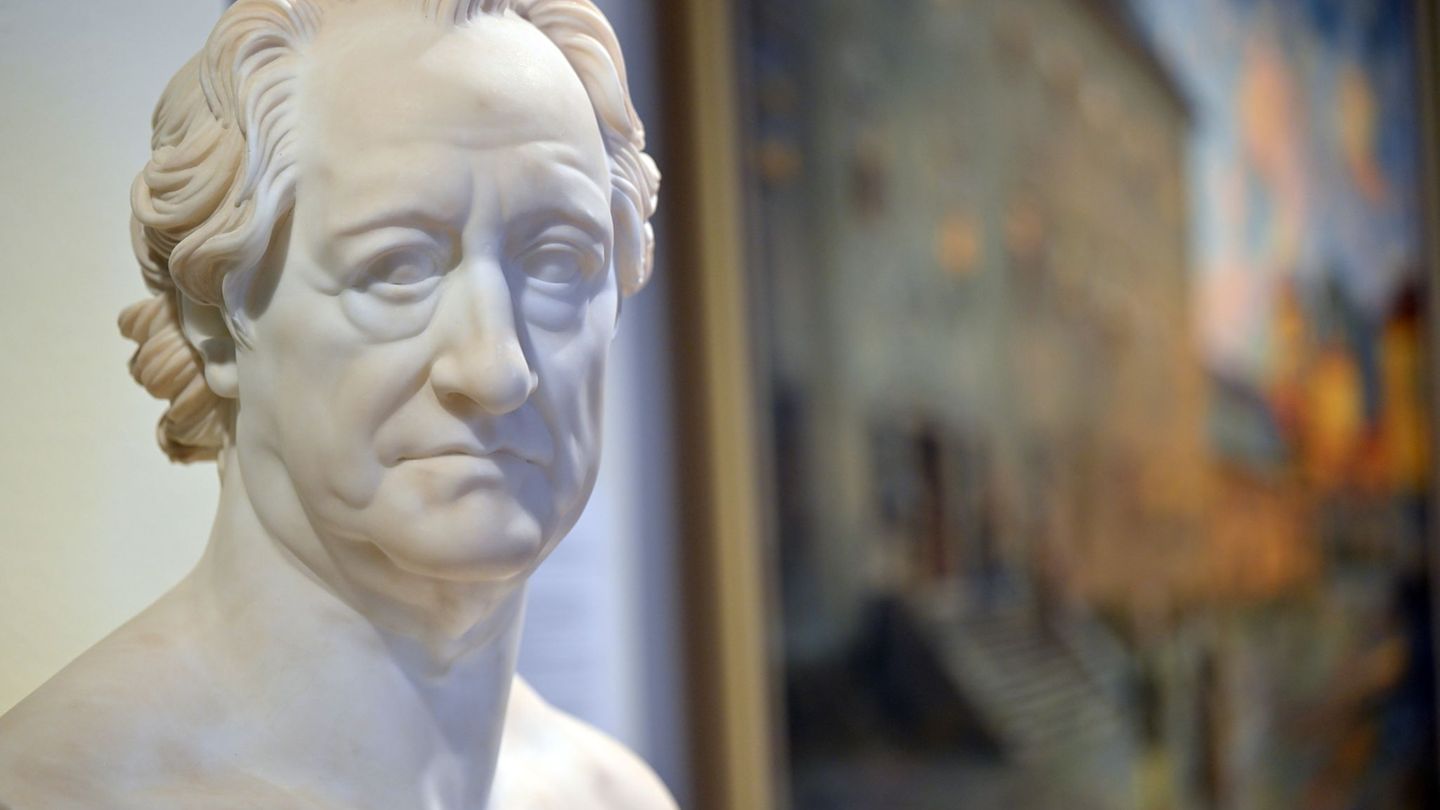 Goethes Bernstein-Sammlung aus dem Ostseeraum umfasst etwa 40 Stücke. (Archivbild) Foto: Martin Schutt/dpa