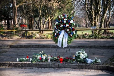 Ein Jahr nach der Gewalttat wollen nun Wissenschaftler eine Umfrage starten. (Archivbild) Foto: Daniel Vogl/dpa