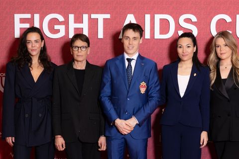 Pauline Ducruet (v.l.), Prinzessin Stéphanie, Louis und Marie Ducruet sowie Camille Gottlieb besuchten nach dem Benefiz-Fußbal