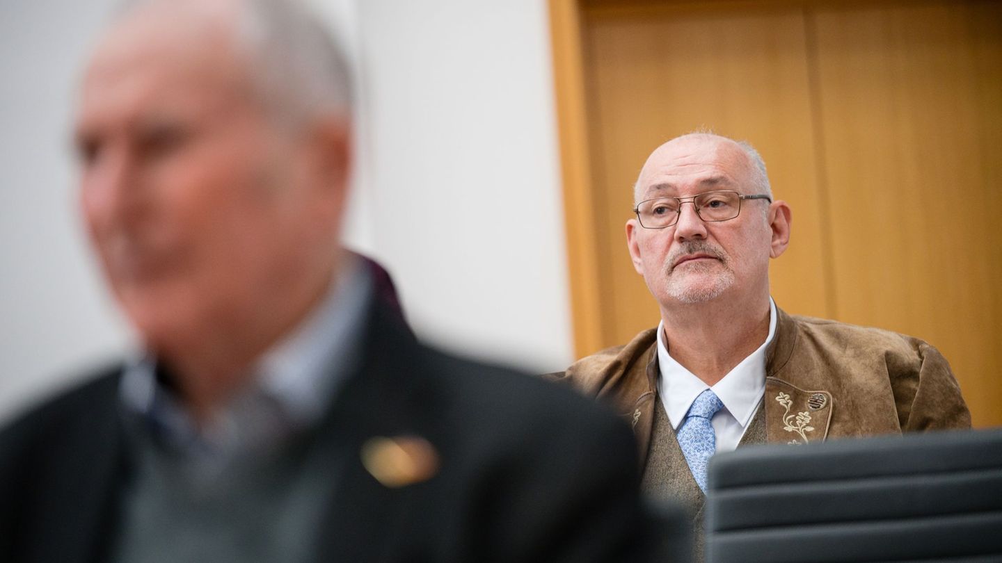 Schaufert (rechts) ist als Reaktion nach eigenen Angaben aus der katholischen Kirche ausgetreten. (Archivbild) Foto: Oliver Diet
