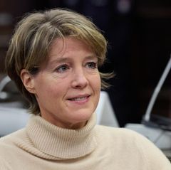 Christina Block sitzt am 32. Verhandlungstag im Prozess gegen sie im Gerichtssaal und lächelt