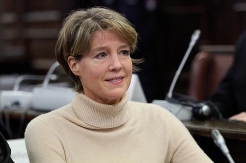 Christina Block sitzt am 32. Verhandlungstag im Prozess gegen sie im Gerichtssaal und lächelt