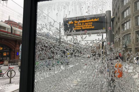 Nichts geht mehr bei der Straßenbahn in Berlin. Foto: Saskia Fischer/-/dpa