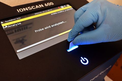 Insgesamt drei Ionenscanner gibt es in den Gefängnissen in Schleswig-Holstein. (Symbolbild) Foto: Uli Deck/dpa