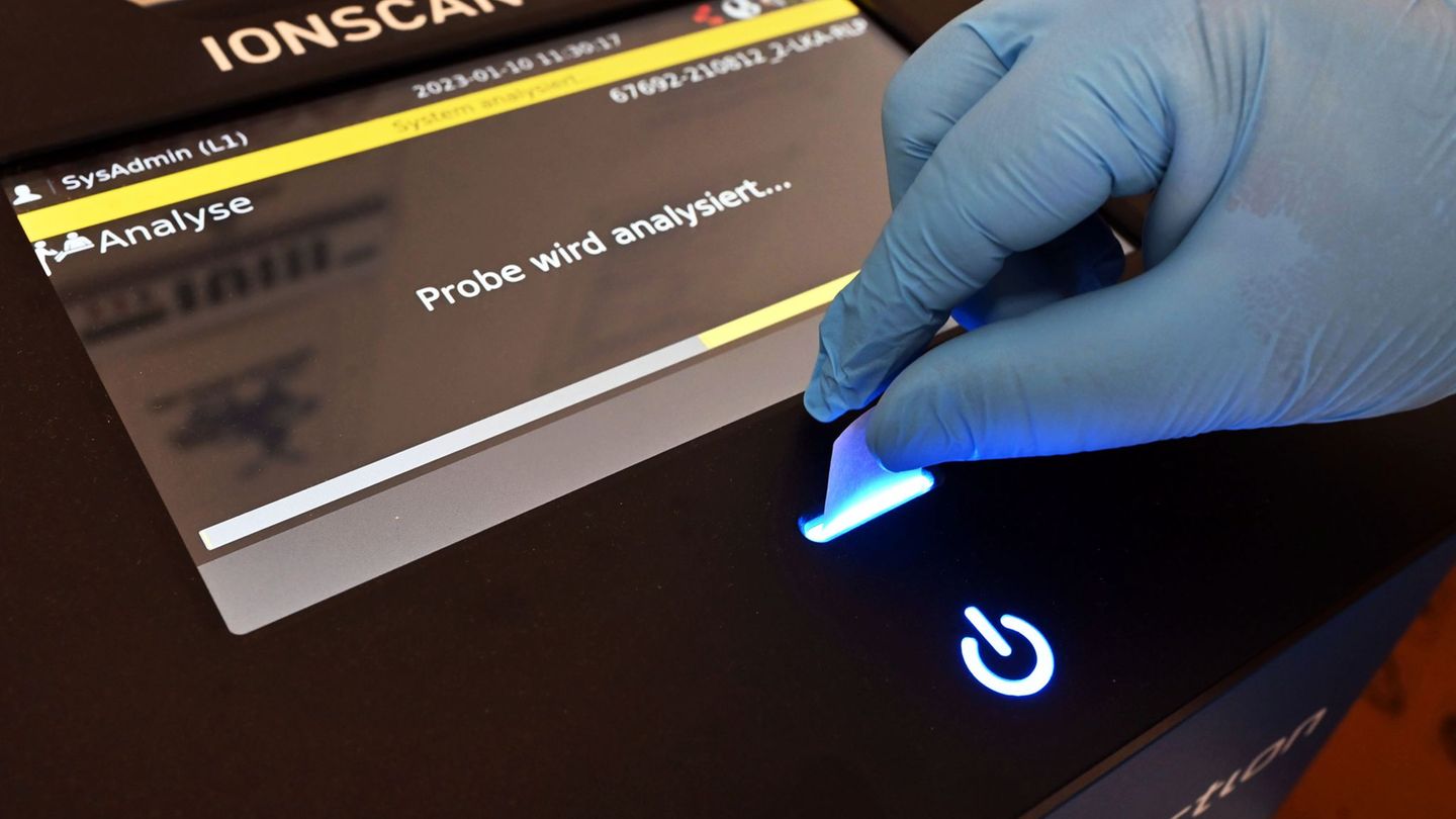 Insgesamt drei Ionenscanner gibt es in den Gefängnissen in Schleswig-Holstein. (Symbolbild) Foto: Uli Deck/dpa