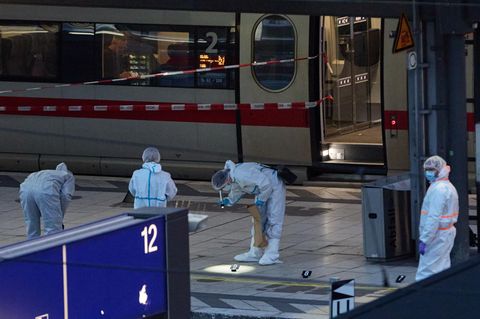 Spurensicherung am Hamburger Hauptbahnhof nach der Tat im Mai 2025