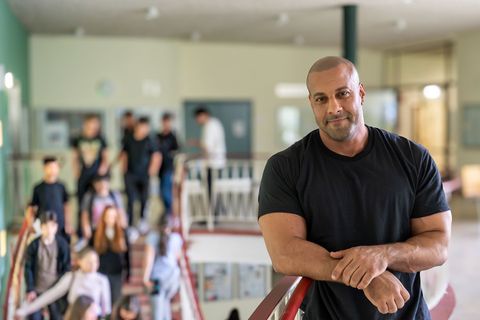 Lehrer Reff wuchs mit Depressionen im Elternhaus auf. Er kämpfte sich gegen alle Widerstände zum Abitur und durch das Studium. Heute ist er Lehrer.
