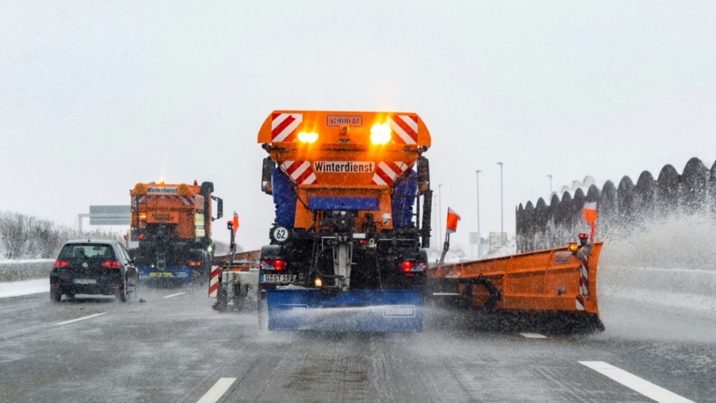 Winterdienst auf Autobahn