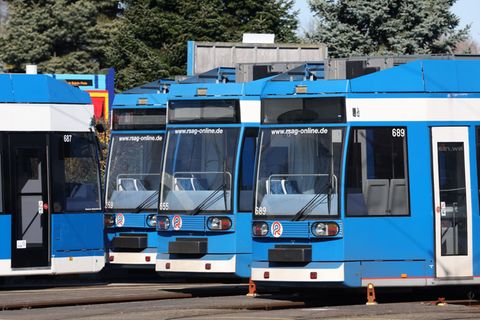 Auch Straßenbahnfahrer sind von der Tarifverhandlungen betroffen. Foto: Bernd Wüstneck/dpa