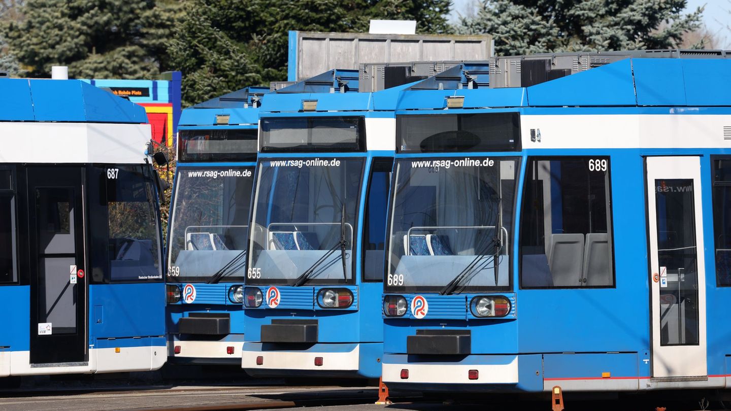 Auch Straßenbahnfahrer sind von der Tarifverhandlungen betroffen. Foto: Bernd Wüstneck/dpa