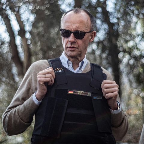 Merz in Bundeswehr Montur