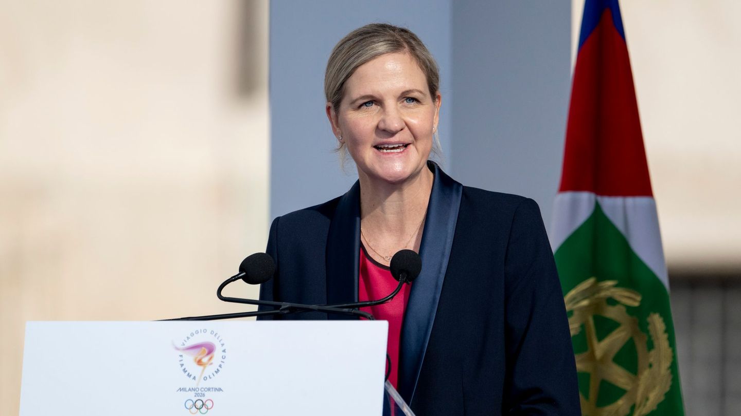 Wer ist die IOC-Präsidentin Kirsty Coventry? Die ARD zeigt zur späten Stunde das Porträt der ehemaligen Schwimmerin aus Simbabwe.