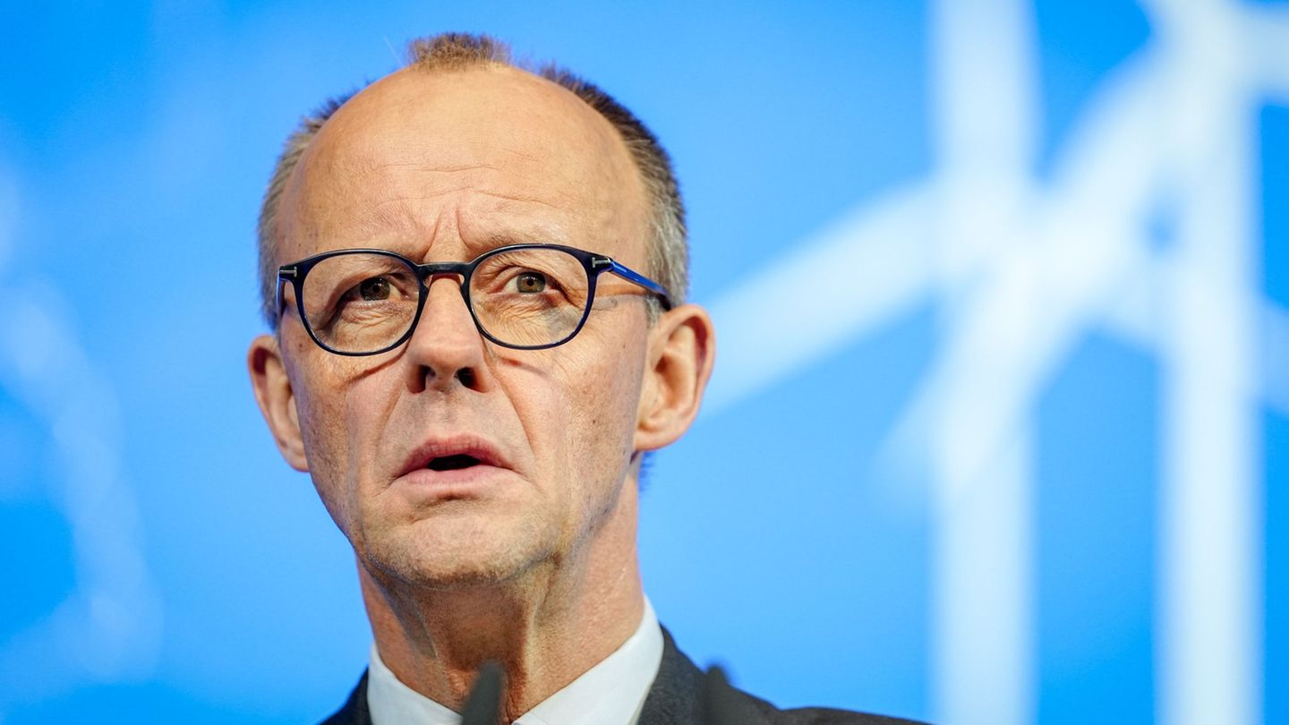 Bundeskanzler Friedrich Merz (CDU) ist besorgt über das Maß an Gewaltanwendung in den USA. Foto: Kay Nietfeld/dpa