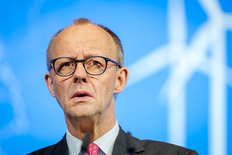 Bundeskanzler Friedrich Merz (CDU) ist besorgt über das Maß an Gewaltanwendung in den USA. Foto: Kay Nietfeld/dpa