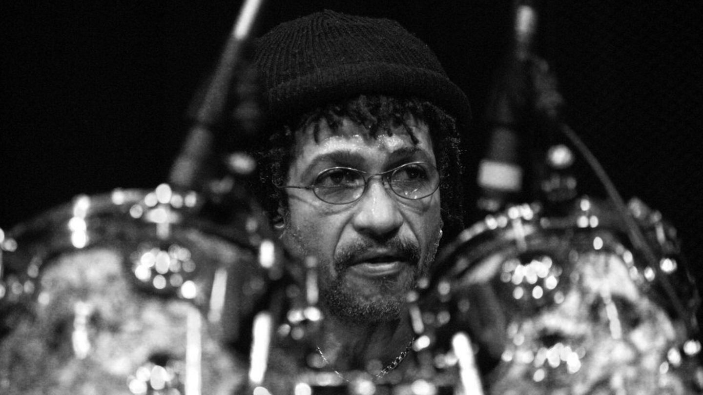 Sly Dunbar hat "den Sound des Reggae und der jamaikanischen Musik über Generationen hinweg" geprägt.