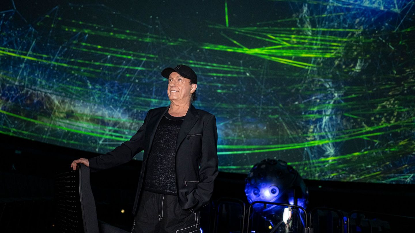 Für Schilling ein "emotionales Erlebnis": Bei einem EM-Spiel, das die deutsche Fußball-Nationalmannschaft gewann, sangen am Ende