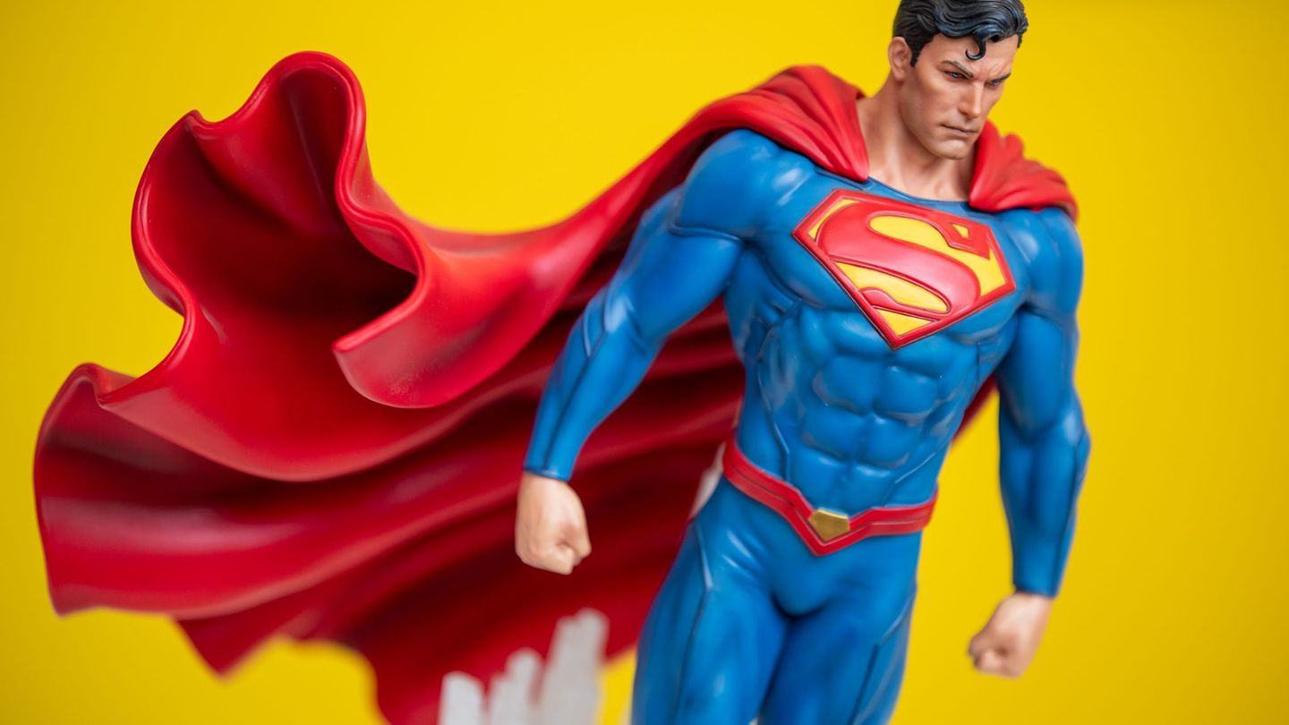 Actionfiguren gehören zu den Spielwaren, für die sich auch Erwachsene begeistern. (Archivbild) Foto: Daniel Karmann/dpa