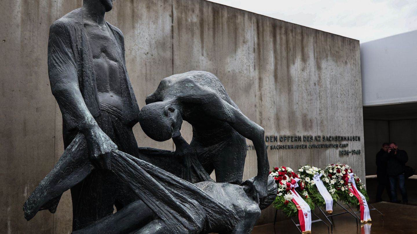 Im ehemaligen KZ Sachsenhausen in Oranienburg und in anderen Städten wird der Opfer des Nationalsozialismus gedacht. (Archivbild