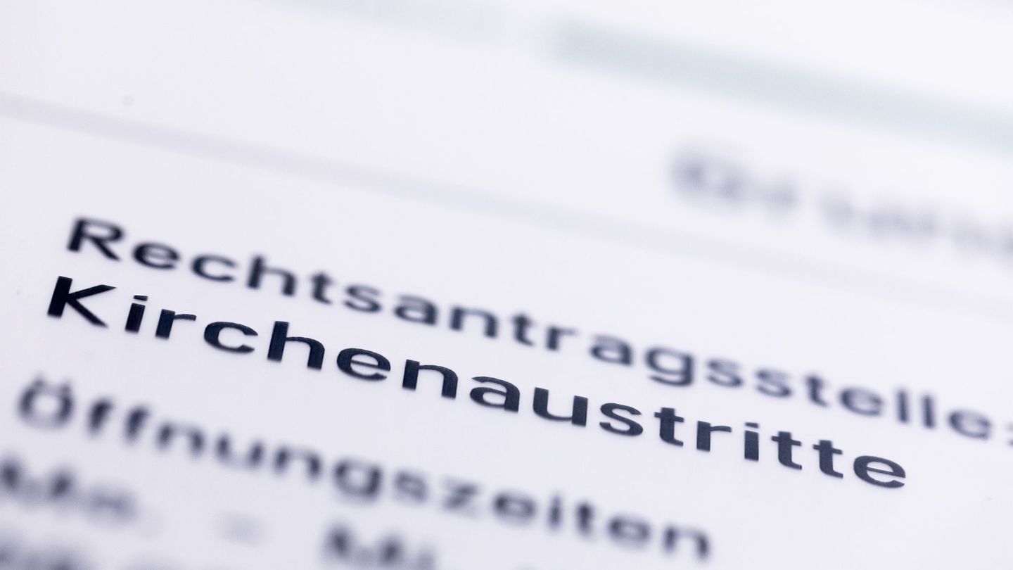 Im vergangenen Jahr hat es weniger Kirchenaustritte in NRW gegeben als 2024 (Symbolbild) Foto: Rolf Vennenbernd/dpa