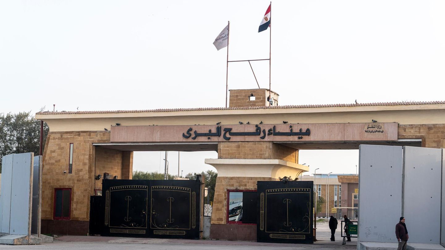 Rafah, Ägypten. Blick auf den Grenzübergang Rafah. Israel hat nach eigenen Angaben einer eingeschränkten Wiedereröffnung des Grenzübergangs an der Grenze des Gazastreifens zu Ägypten zugestimmt