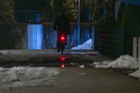 Auch am Morgen war Vorsicht geboten auf vielen Straßen in Bayern. Foto: Armin Weigel/dpa